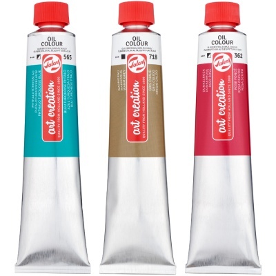 Três tubos de tinta a óleo Talens Art Creation em azul, castanho e vermelho com tampas vermelhas