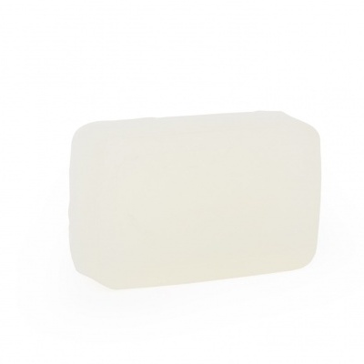 Sabonete retangular branco em fundo branco com logo LG Arts & Crafts