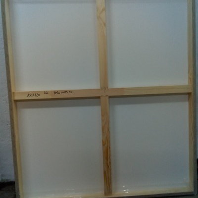 Traseira de tela de pintura com estrutura em madeira e inscrição '100x120 Tela americana'