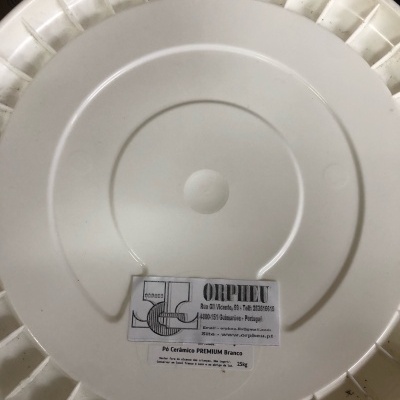 Balde plástico branco com etiqueta OMPIEU e texto 30 Cerâmico PREMIUM Branco