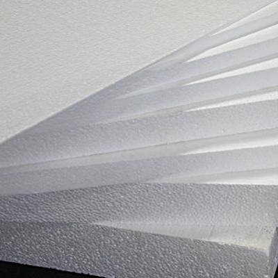 Folhas brancas de espuma empilhadas com textura rugosa