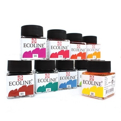 Frascos de tinta Ecoline coloridos em vidro com tampas pretas, dispostos em duas filas sobre fundo branco.