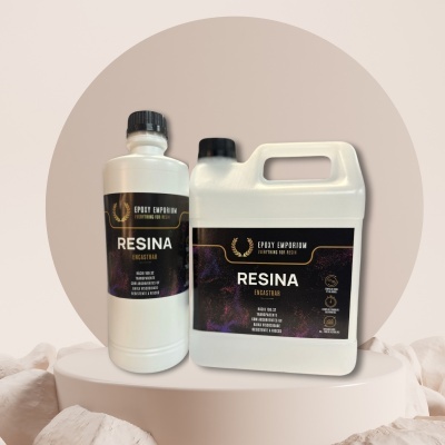 Frascos de resina epóxi EPOXY EMPORIUM em fundo neutro