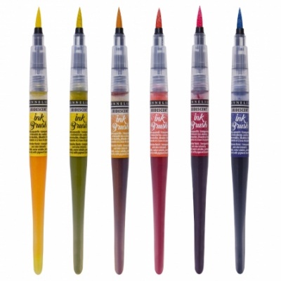 Seis canetas de pincel coloridas da marca Sennelier alinhadas lado a lado