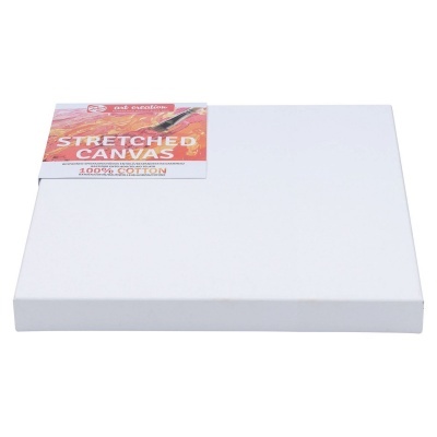 Tela esticada branca de pintura com rótulo colorido