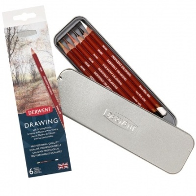 Conjunto de 6 lápis de desenho DERWENT em caixa metálica prateada com embalagem exterior azul e imagem de paisagem