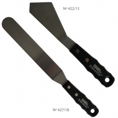 Duas espátulas de metal com cabos pretos e texto Impuka the style.