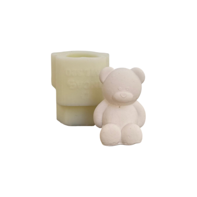 Molde de silicone cor creme e figura de ursinho branco sentado
