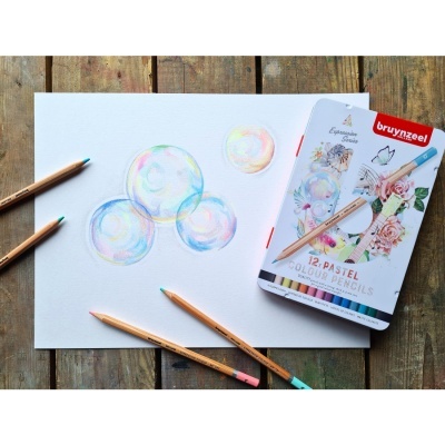 Lápis de cor pastel Bruynzeel com desenho de bolhas coloridas em papel branco