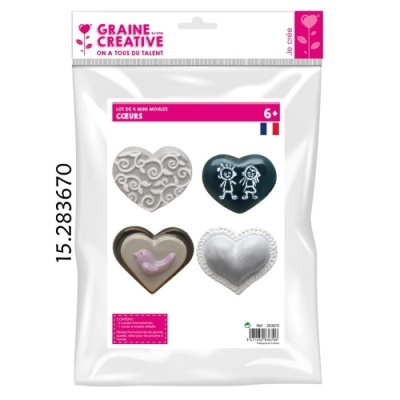 Conjunto de 4 mini moldes em forma de coração com padrões diferentes em embalagem branca com cabeçalho rosa