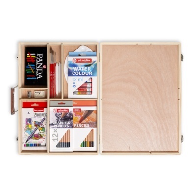 Caixa de madeira com vários materiais de pintura e desenho organizados