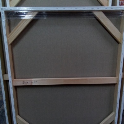 Estrutura de madeira para tela de pintura com reforço interno e inscrição 80x100 LO