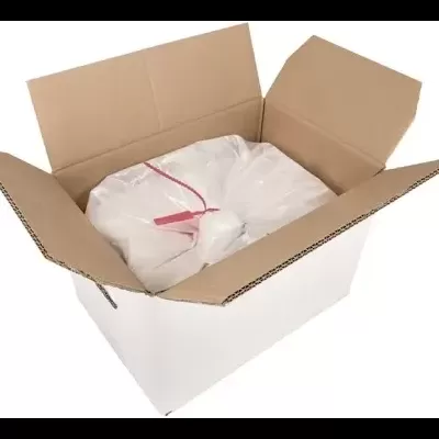 Caixa de cartão aberta com saco branco fechado com fecho vermelho