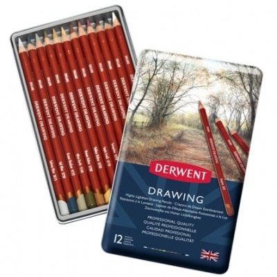 Conjunto de 12 lápis de desenho DERWENT em caixa metálica azul com imagem de paisagem natural