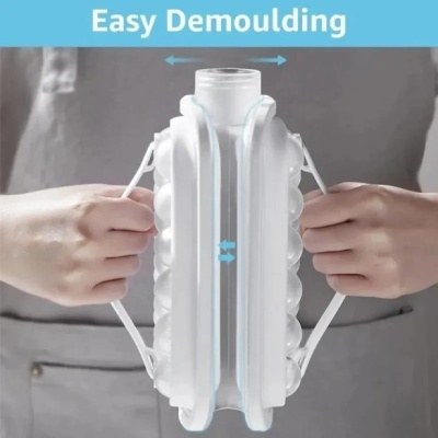 Molde branco dobrável para bolas de gelo com texto 'Easy Demoulding'