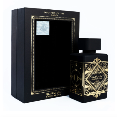Frasco de perfume preto ornamentado dourado com caixa preta correspondente