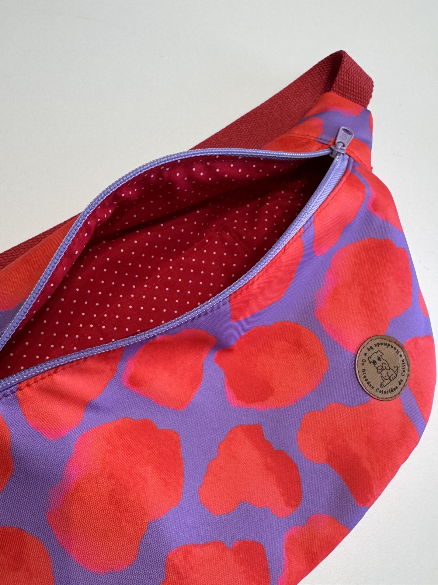 BumBag Vaca Vermelho e Lilás