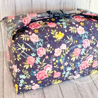 Lancheira Térmica com Mola Flores Fundo Escuro