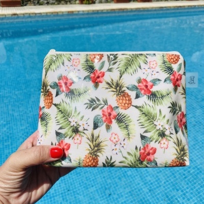 Necessaire Plastificada Pequena Ananases e Hibiscos