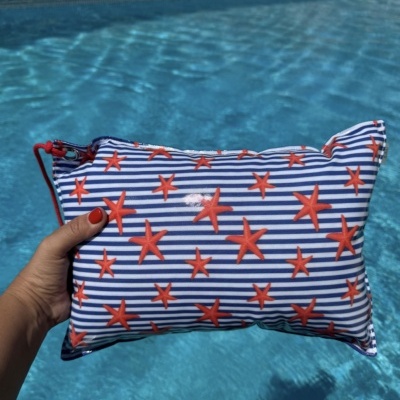 Almofada de Praia Riscas Azuis com Estrelas do Mar