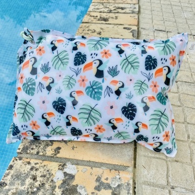 Almofada de Praia Tucanos Fundo Branco