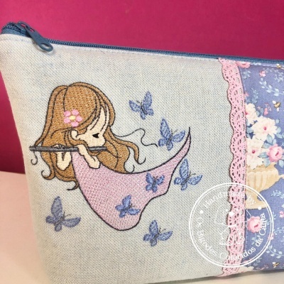 Necessaire Menina com Flauta