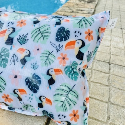 Almofada de Praia Tucanos Fundo Branco