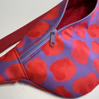 BumBag Vaca Vermelho e Lilás