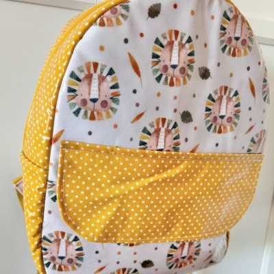 Mochila Leão em Amarelo