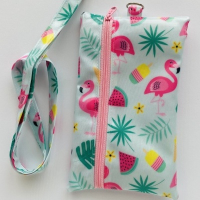 Bolsa com padrão de flamingos e frutas coloridas com cordão destacável