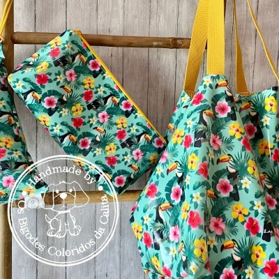 Necessaire Plastificada Grande Tucanos&Hibiscos