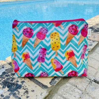 Necessaire Plastificada Pequena Chevron Gelados
