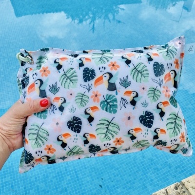 Almofada de Praia Tucanos Fundo Branco