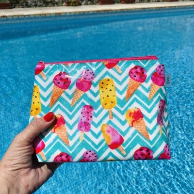Necessaire Plastificada Pequena Chevron Gelados