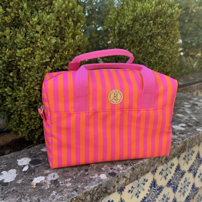Bolsa riscada cor-de-rosa e laranja com pegas cor-de-rosa e emblema redondo com desenho de cão