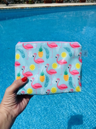 Bolsa de tecido azul com flamingos e abacaxis coloridos