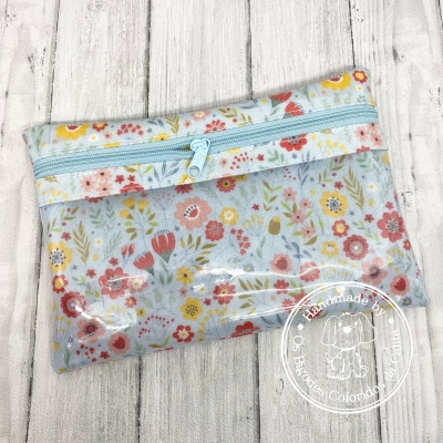 Bolsa floral azul com fecho de correr e selo branco