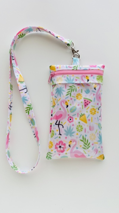 Bolsa com alça estampada com flamingos, frutas e folhas tropicais