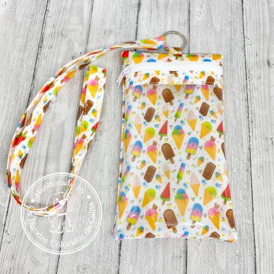 Bolsa de tecido pequena com desenho de gelados coloridos e alça para pendurar