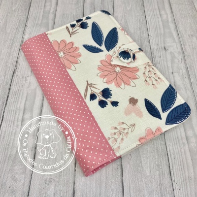 Capa para agenda ou caderno floral com padrão rosa, azul e bege e tecido rosa com bolinhas brancas