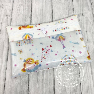 Bolsa transparente com fecho e padrão de fadas coloridas