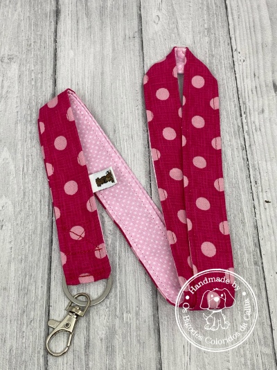Coleira para cães rosa com bolinhas e fecho metálico