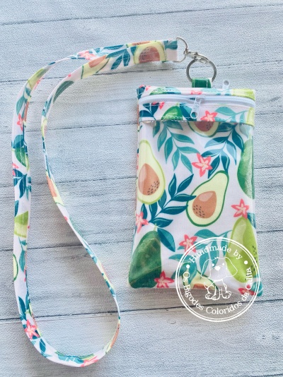 Bolsa com padrão de abacate verde e flores cor de rosa com cordão correspondente