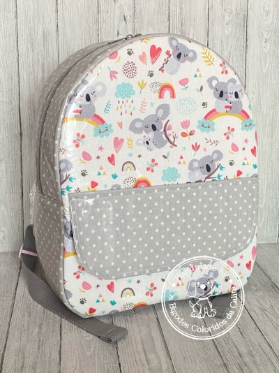 Mochila infantil com padrão de coalas e front pocket cinzenta com bolinhas
