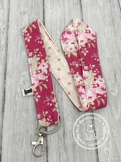 Cordão floral vermelho e rosa com gancho metálico