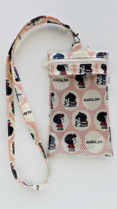 Bolsa pequena com alça estampada da Mafalda