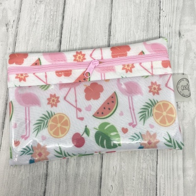 Estojo dobrável com padrão colorido de flamingos e frutas