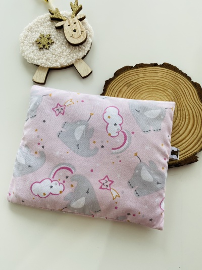 Almofada rosa infantil com elefantes e decoração natalícia