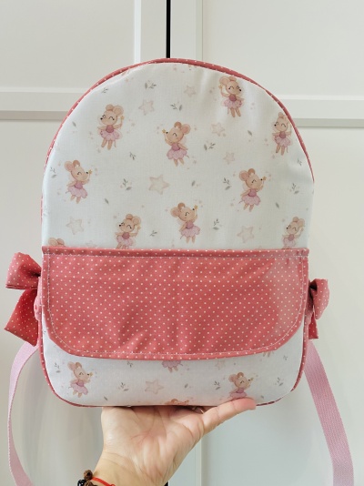 mochila infantil com padrão de ratos bailarinas cor-de-rosa