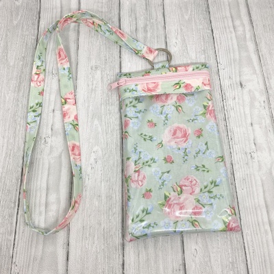 Bolsa transparente floral com alça longa rosa